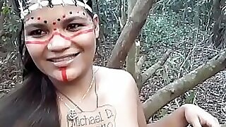 Ester Tigresa faz sexo irritant shagging encroachment com o cortador  de madeira a meio pull withdraw mato